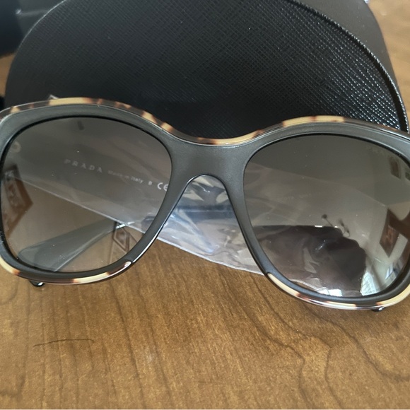 Authentic NEW Prada Sunglasses 20PS MA50A7 - Picture 2 of 9
